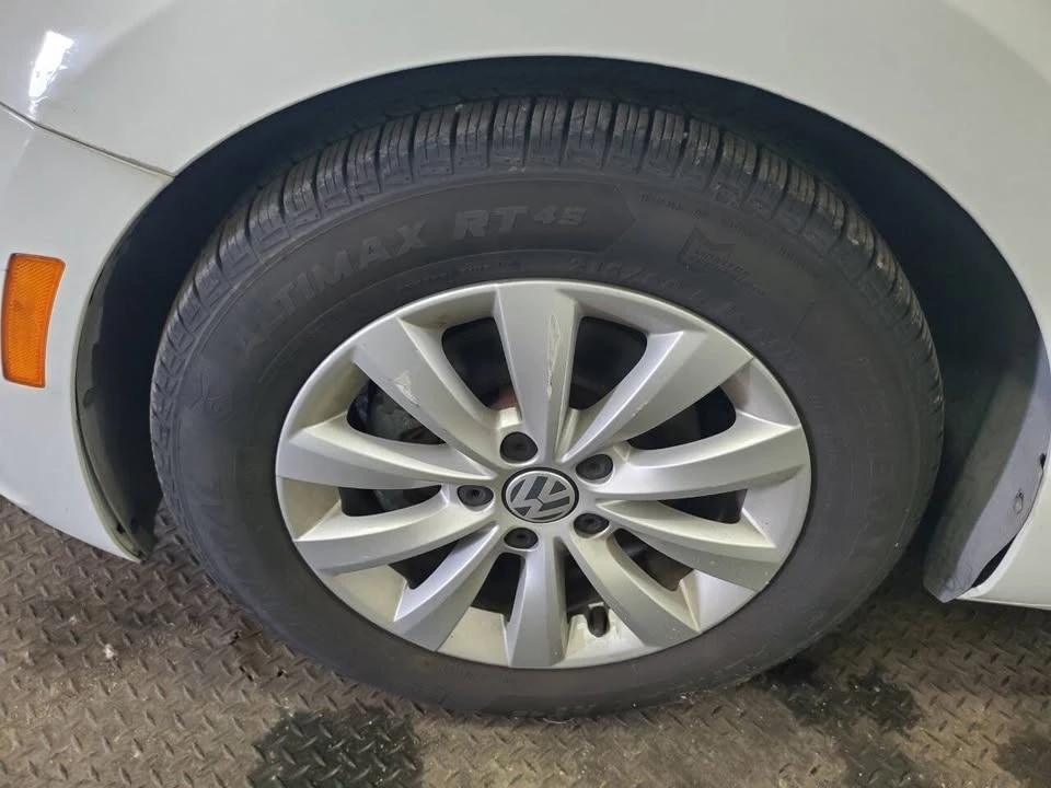 2016 Volkswagen A5 Beetle - Image 18 of 19