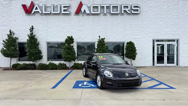 2016 Volkswagen Beetle 2.0T Turbo Hatchback 2D