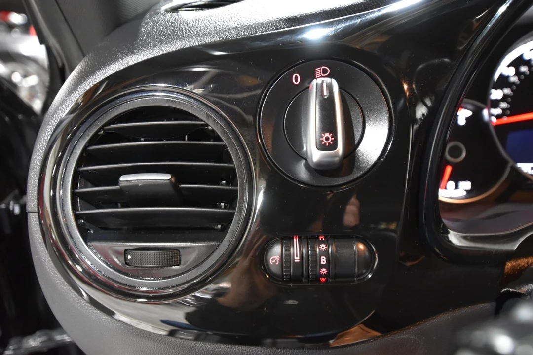 2016 Volkswagen A5 Beetle - Image 11 of 12