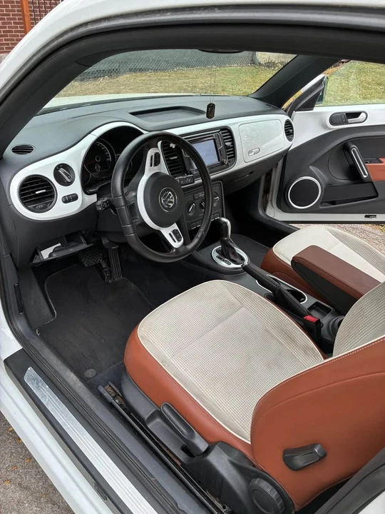 2016 Volkswagen A5 Beetle - Image 8 of 10
