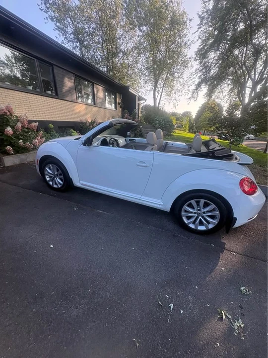 2016 Volkswagen A5 Beetle - Image 2 of 10