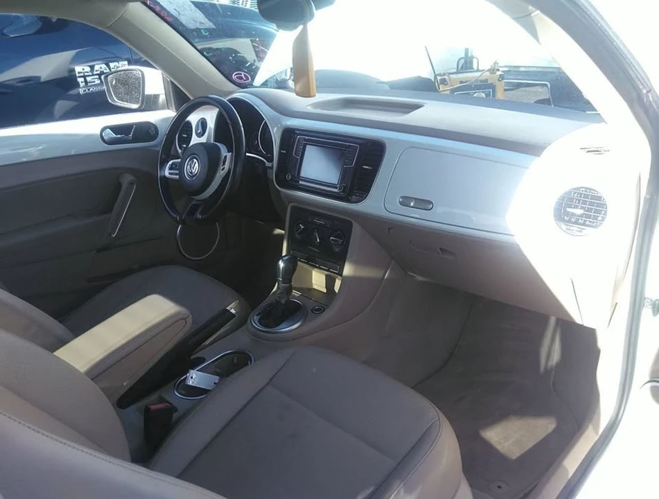 2016 Volkswagen A5 Beetle - Image 6 of 7