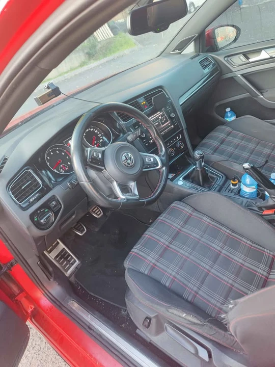 2016 Volkswagen GTI Mk7 - Image 9 of 10