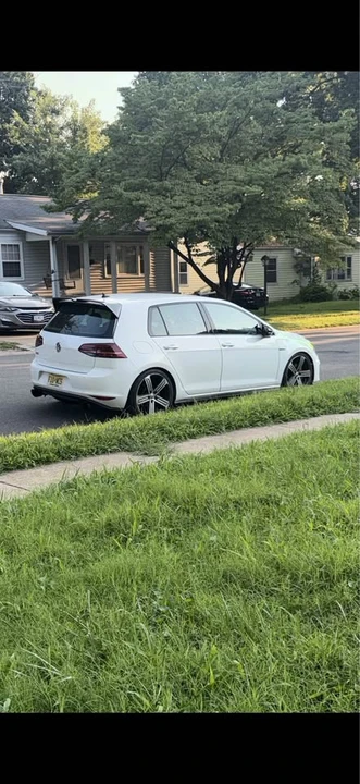 2016 Volkswagen GTI Mk7 - Image 2 of 8