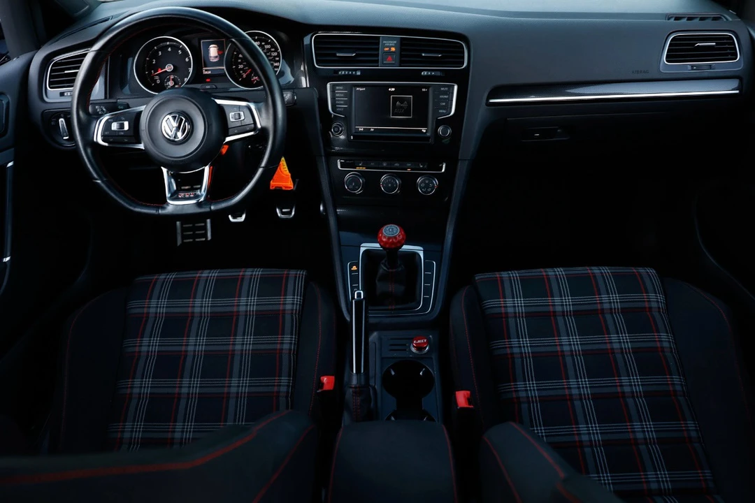 2016 Volkswagen Golf Mk7 - Image 2 of 12