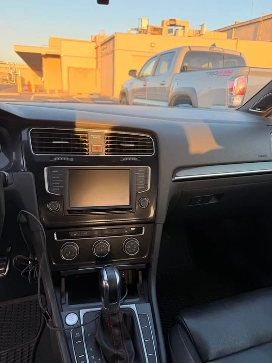 2016 Volkswagen GTI Mk7 - Image 9 of 12