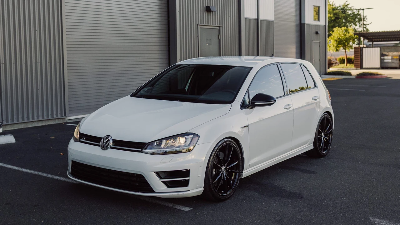 2016 Volkswagen Golf R Mk7 - Image 2 of 31