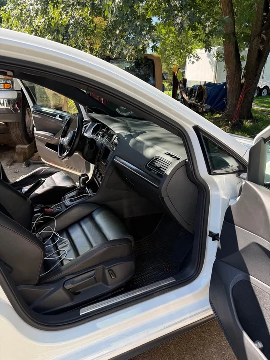 2016 Volkswagen GTI Mk7 - Image 9 of 10