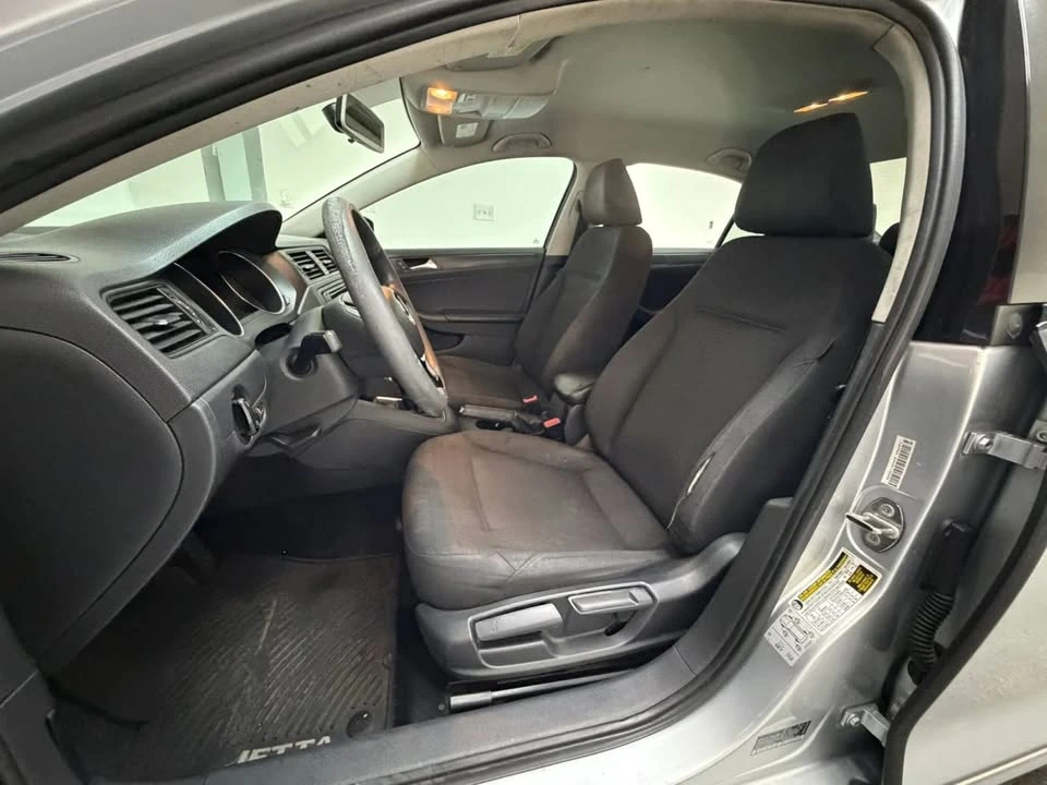 2016 Volkswagen A6 Jetta - Image 11 of 17