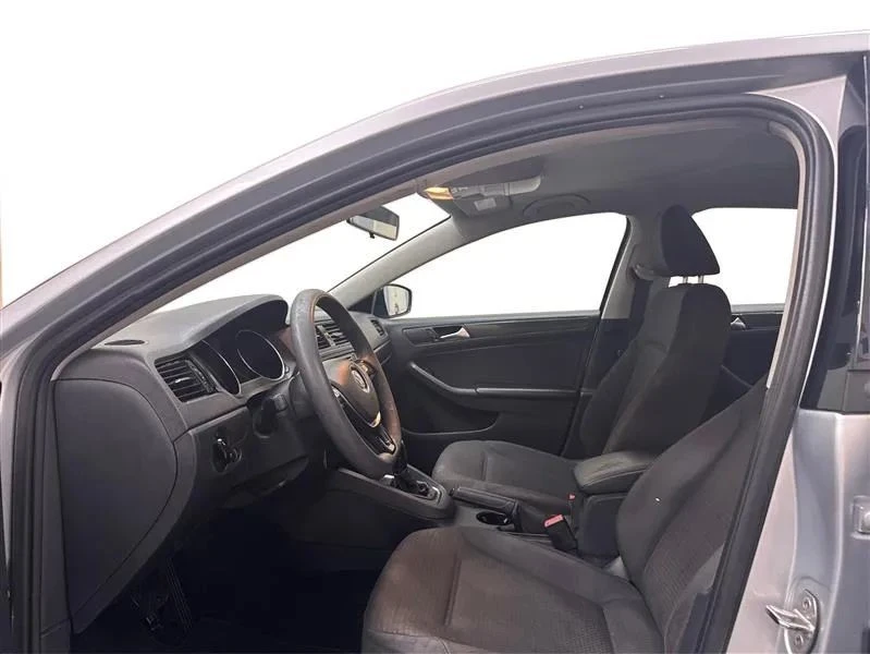 2016 Volkswagen A6 Jetta - Image 9 of 12