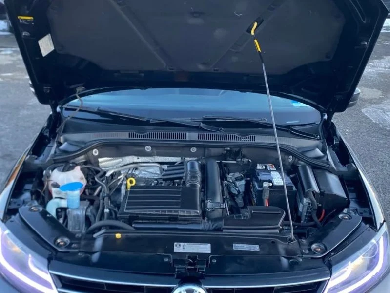 2016 Volkswagen A6 Jetta - Image 2 of 12