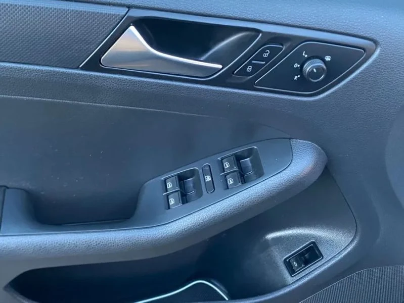 2016 Volkswagen A6 Jetta - Image 11 of 12