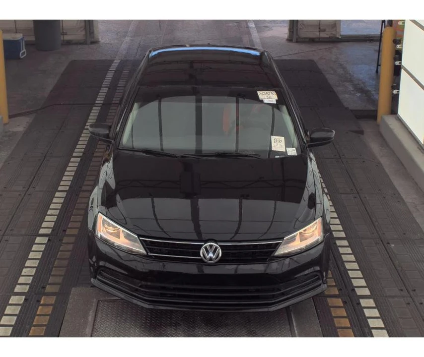 2016 Volkswagen A6 Jetta - Image 2 of 10