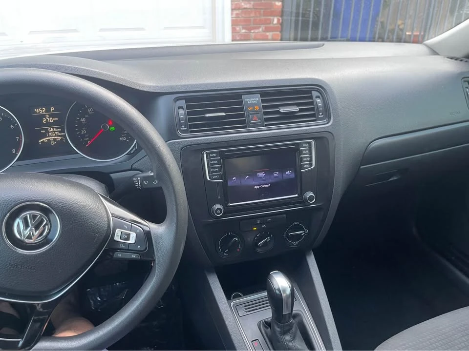 2016 Volkswagen A6 Jetta - Image 9 of 14