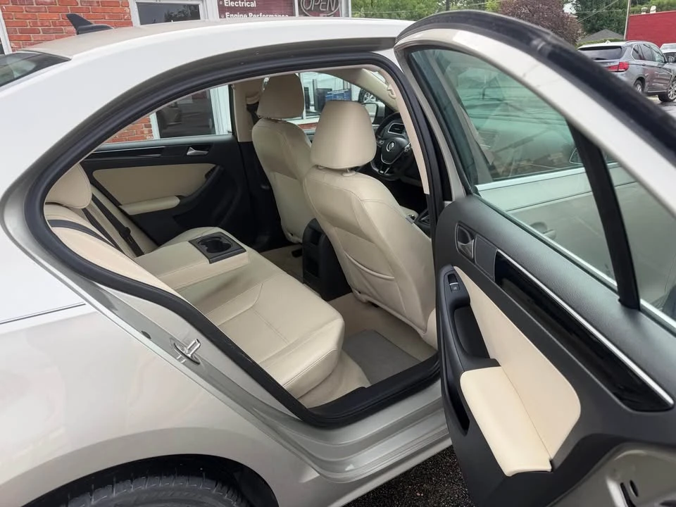 2016 Volkswagen A6 Jetta - Image 9 of 18