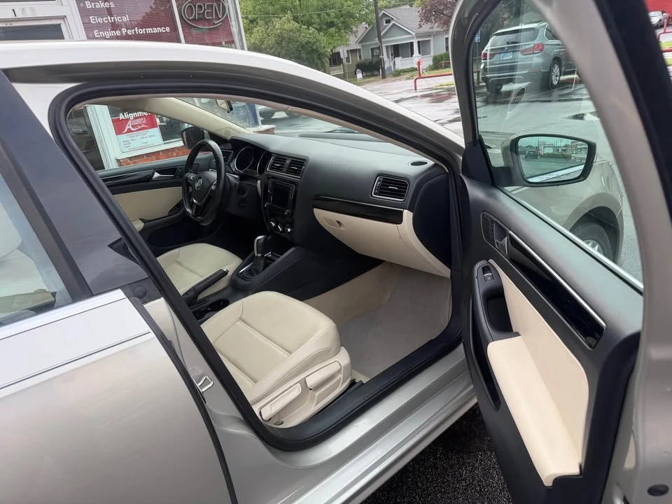 2016 Volkswagen A6 Jetta - Image 10 of 18