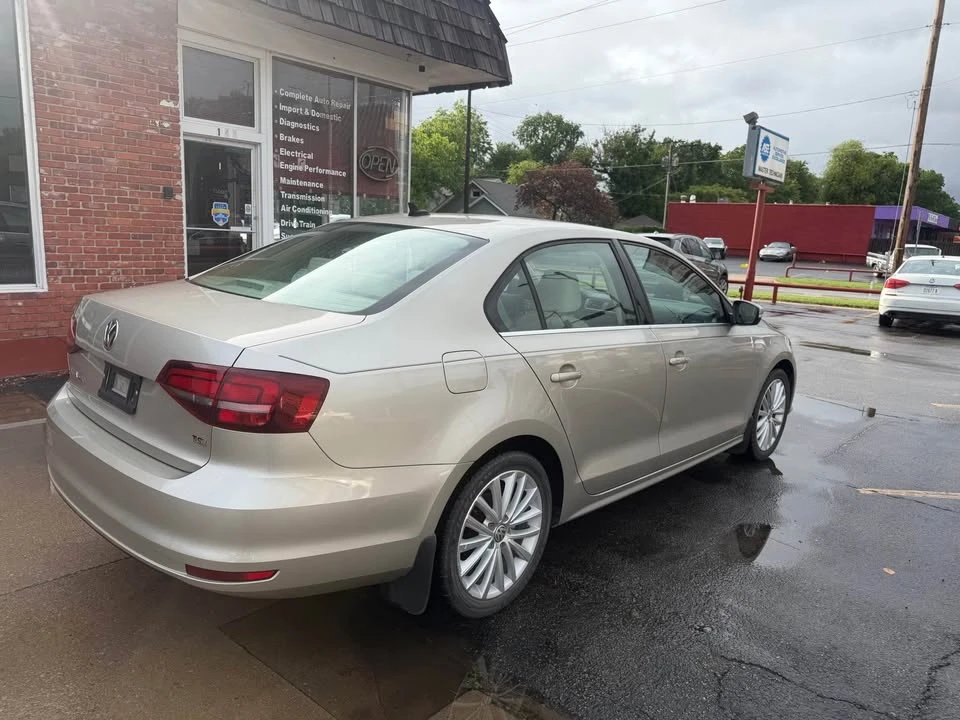 2016 Volkswagen A6 Jetta - Image 3 of 19