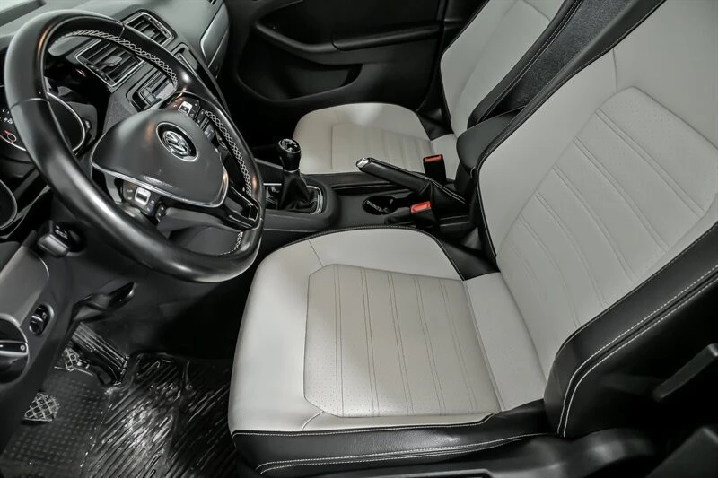 2016 Volkswagen A6 Jetta - Image 17 of 21