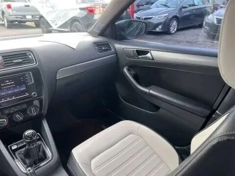 2016 Volkswagen A6 Jetta - Image 9 of 12