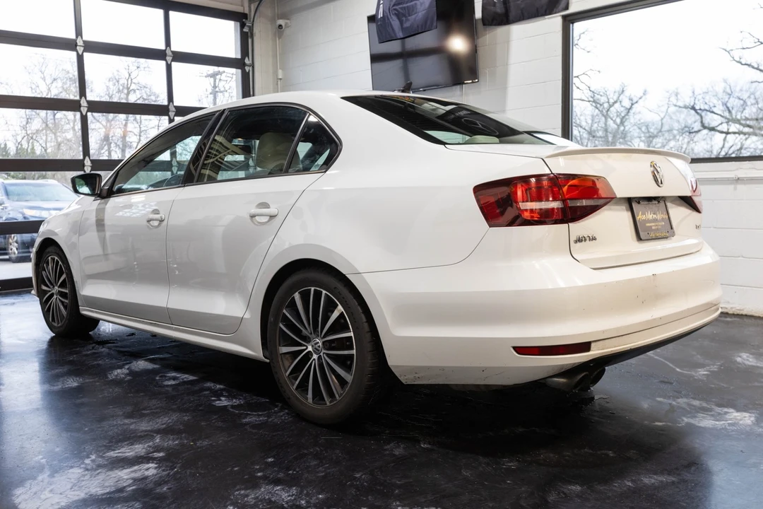 2016 Volkswagen A6 Jetta - Image 8 of 21