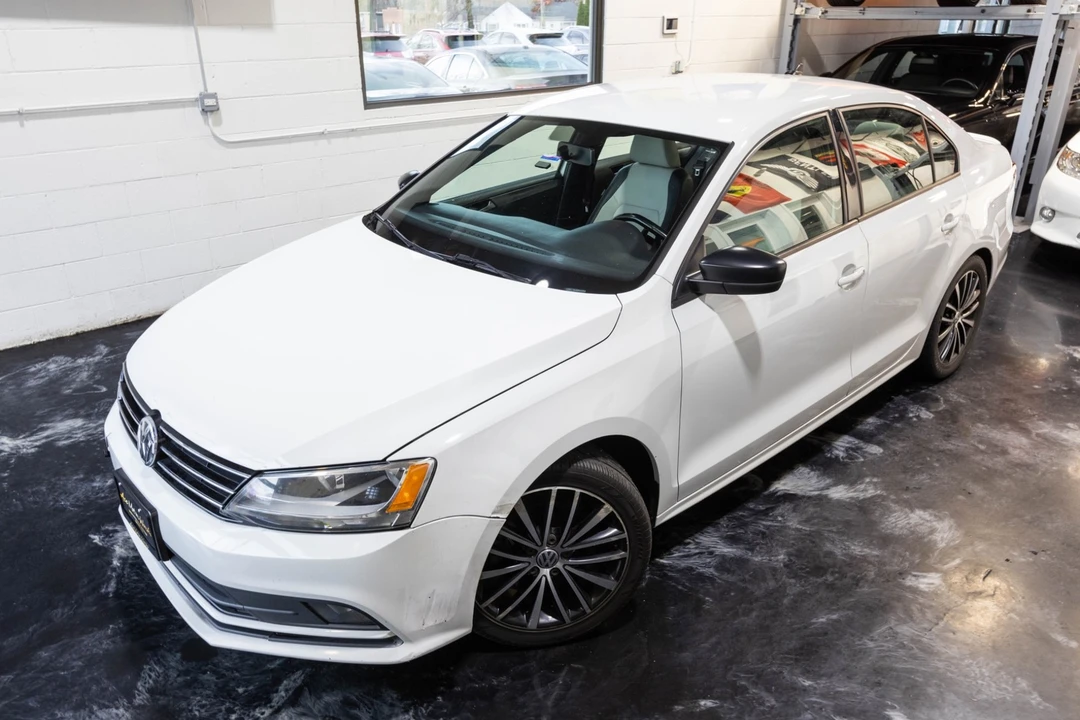 2016 Volkswagen A6 Jetta - Image 2 of 21