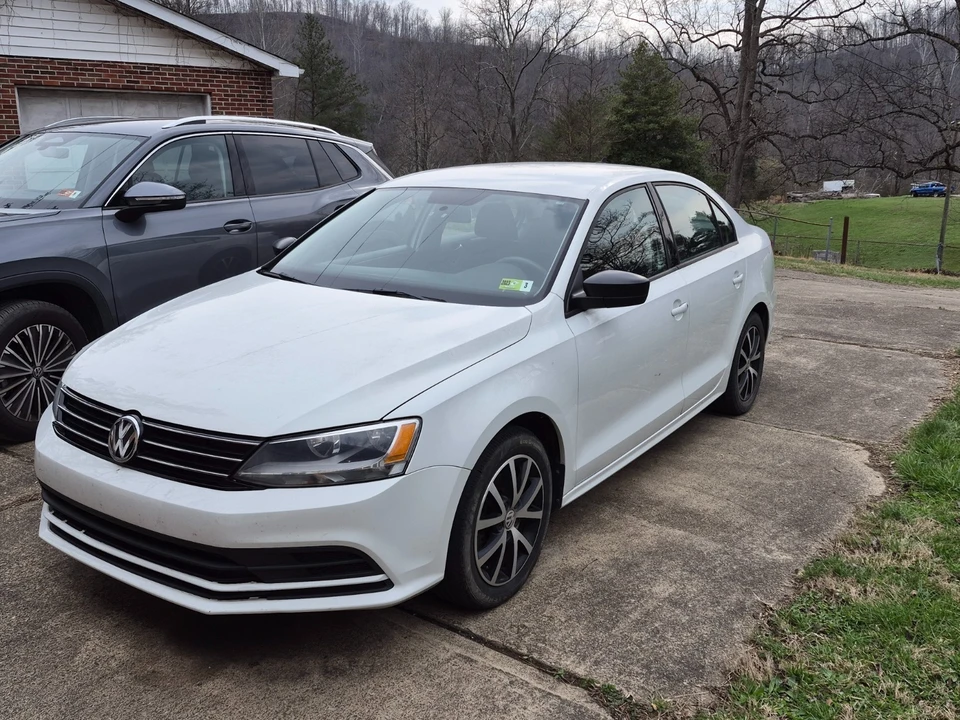 2016 Volkswagen A6 Jetta - Image 2 of 12
