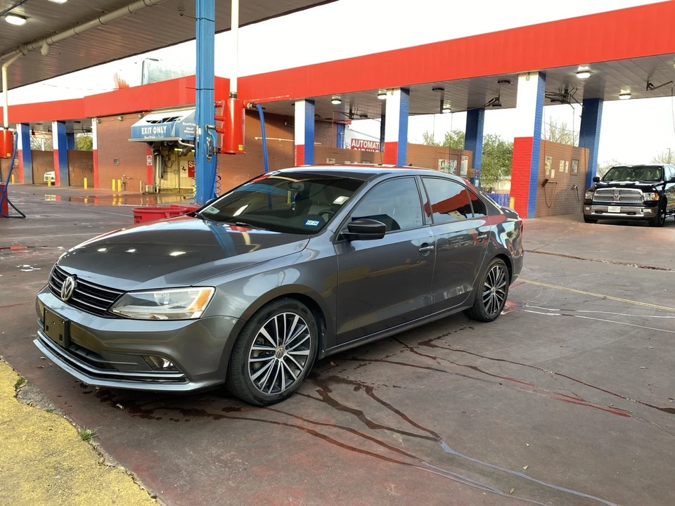 2016 Volkswagen A6 Jetta - Image 3 of 17