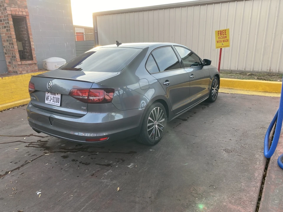 2016 Volkswagen A6 Jetta - Image 9 of 17
