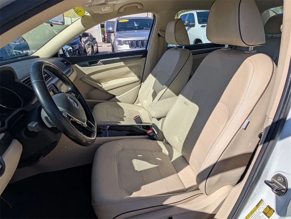 2016 Volkswagen Passat - Image 10 of 12