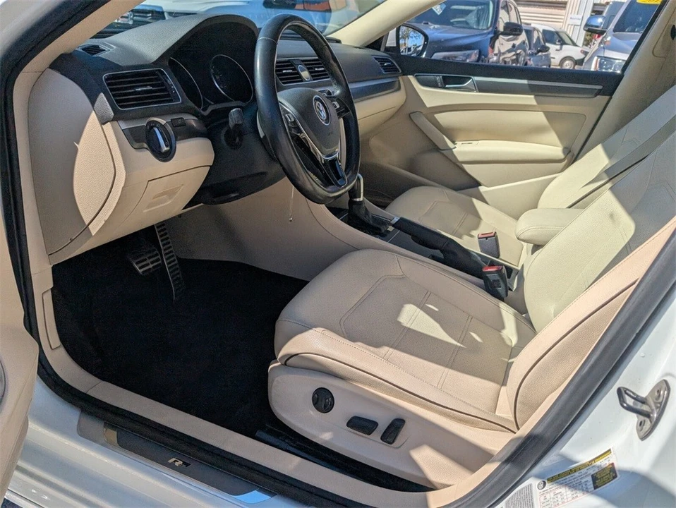 2016 Volkswagen Passat - Image 11 of 12