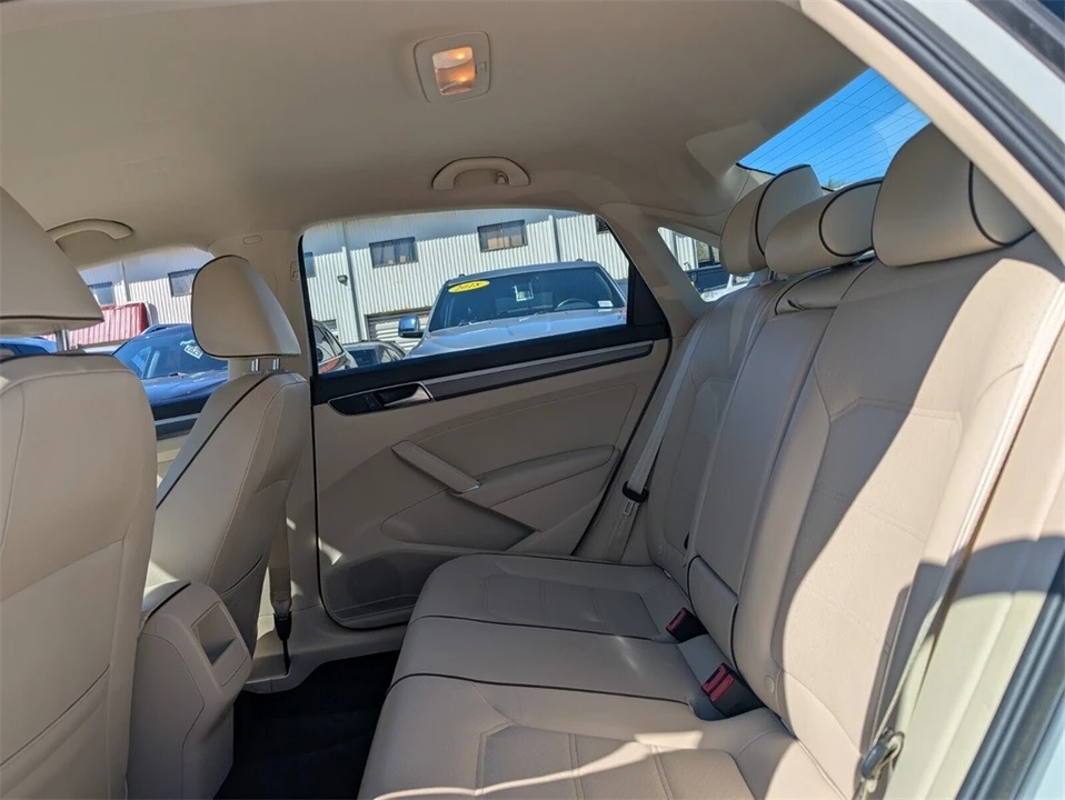 2016 Volkswagen Passat - Image 12 of 12