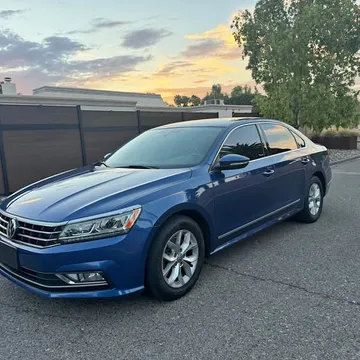 2016 Volkswagen Passat 1.8T R-Line Sedan 4D