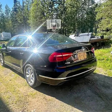 2016 Volkswagen Passat 1.8T R-Line Sedan 4D
