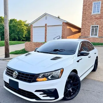 2016 Volkswagen Passat 1.8T R-Line Sedan 4D