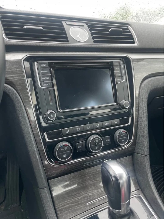 2016 Volkswagen Passat - Image 8 of 17