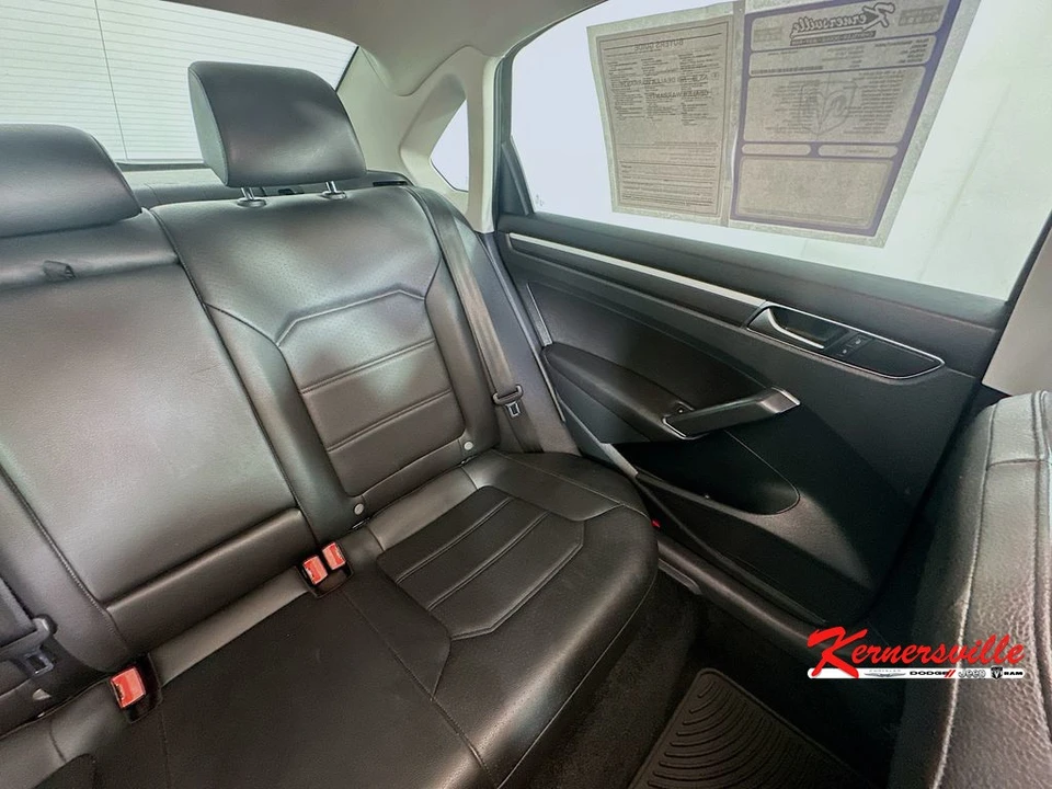2016 Volkswagen Passat - Image 14 of 21