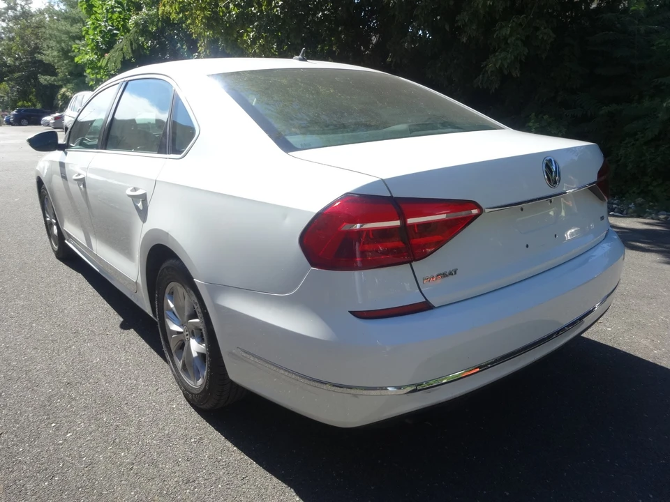 2016 Volkswagen Passat - Image 7 of 20