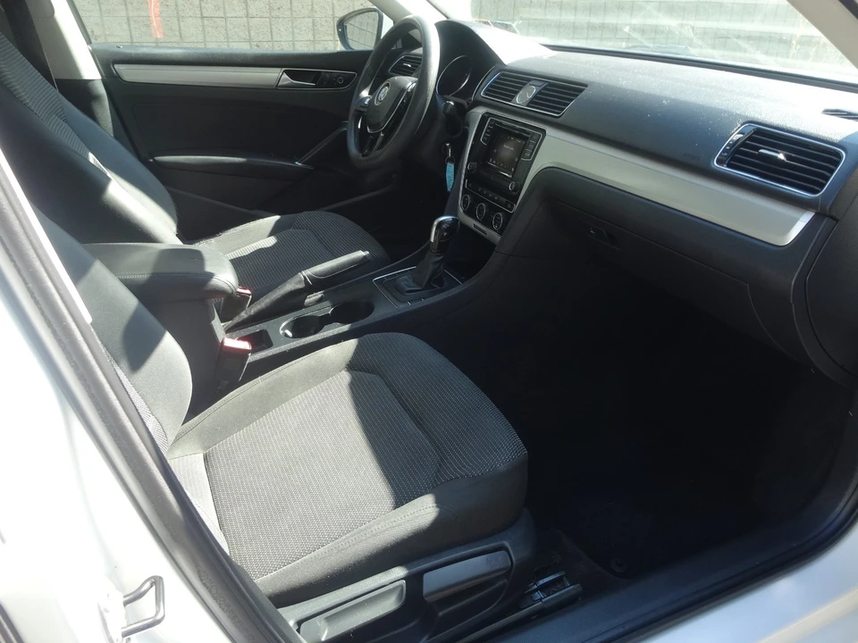 2016 Volkswagen Passat - Image 9 of 20