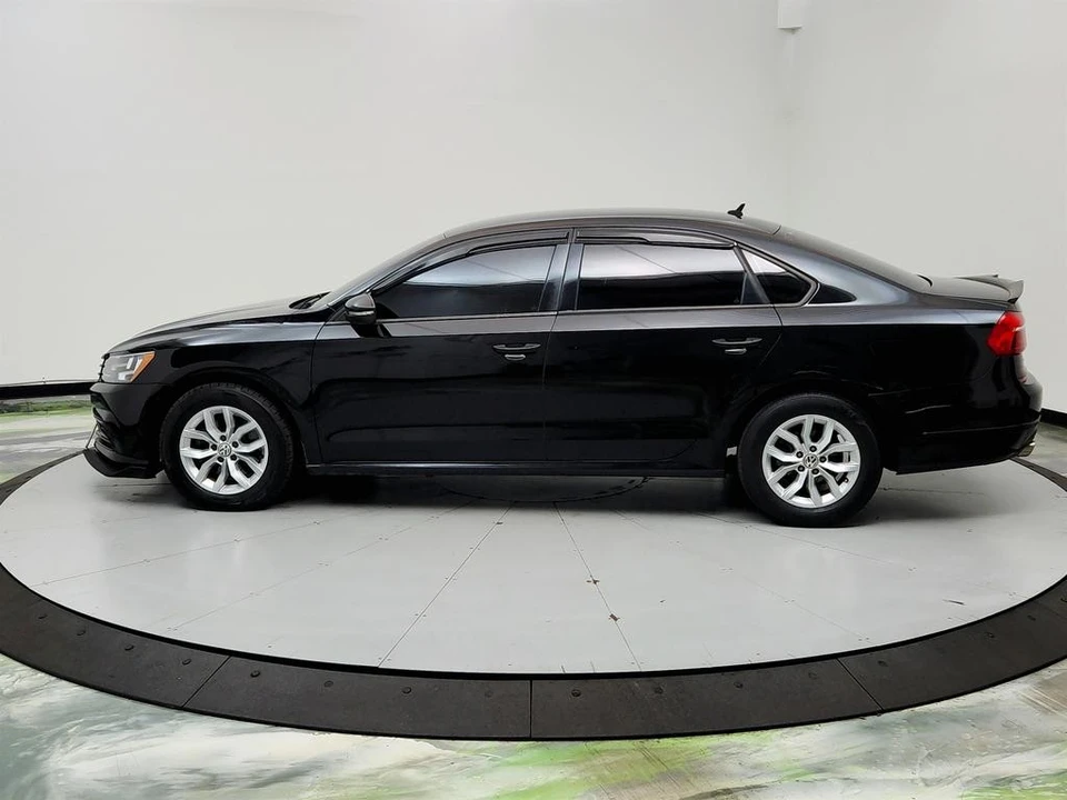 2016 Volkswagen Passat - Image 8 of 12