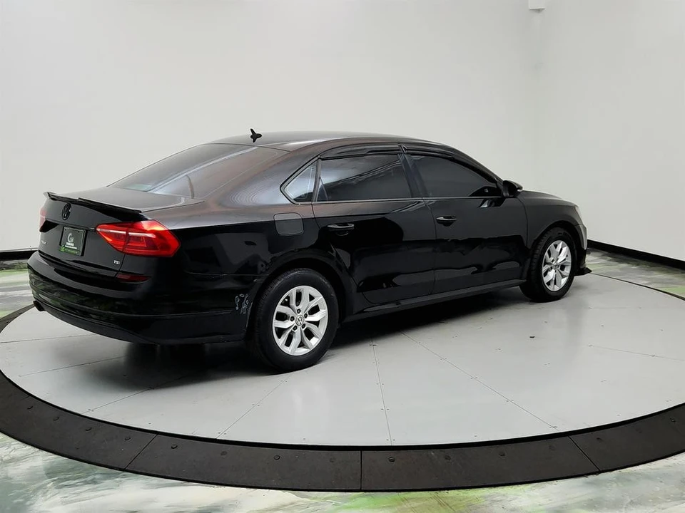 2016 Volkswagen Passat - Image 5 of 12