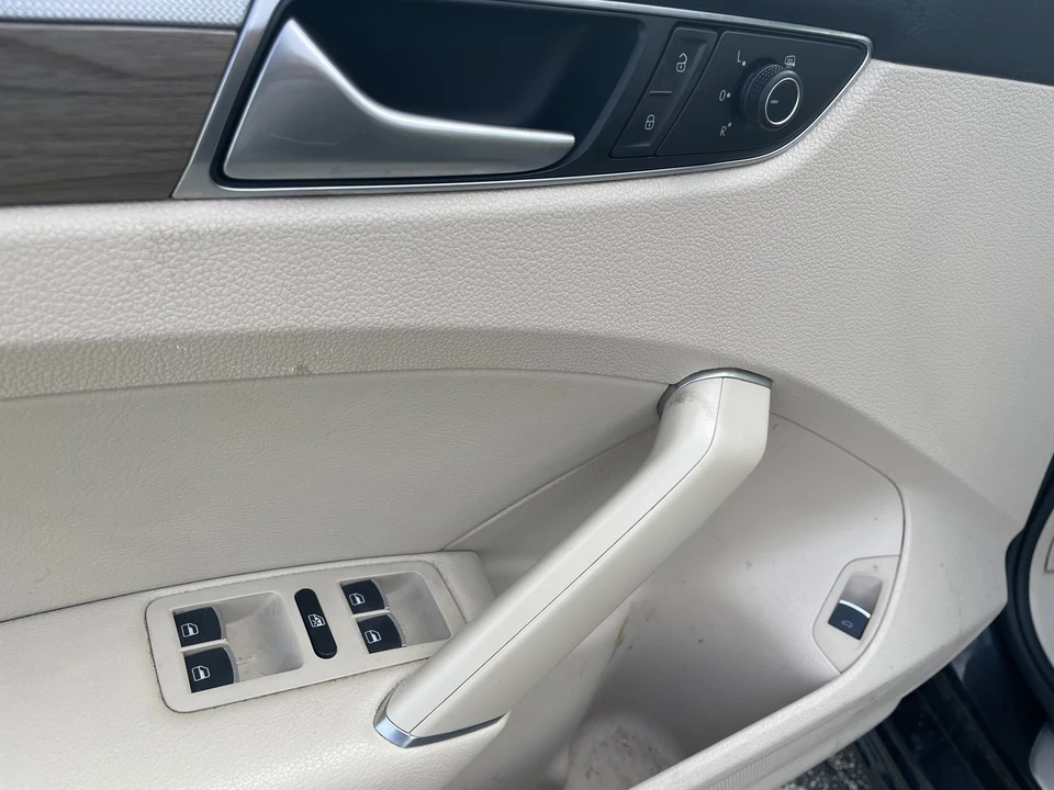 2016 Volkswagen Passat - Image 19 of 21