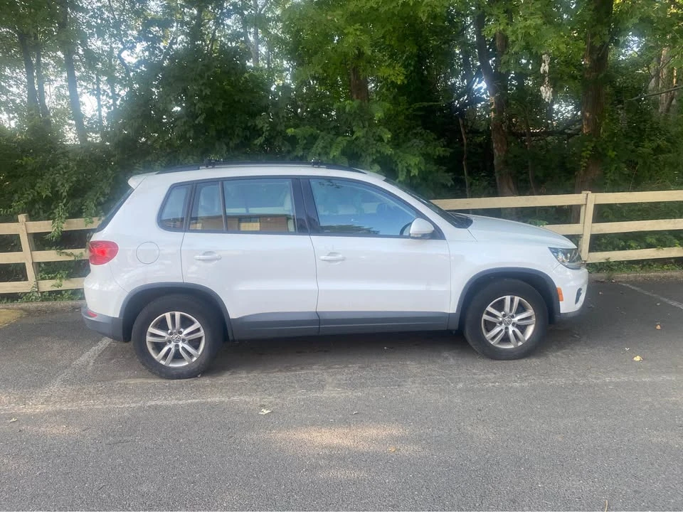 2016 Volkswagen Tiguan - Image 2 of 4