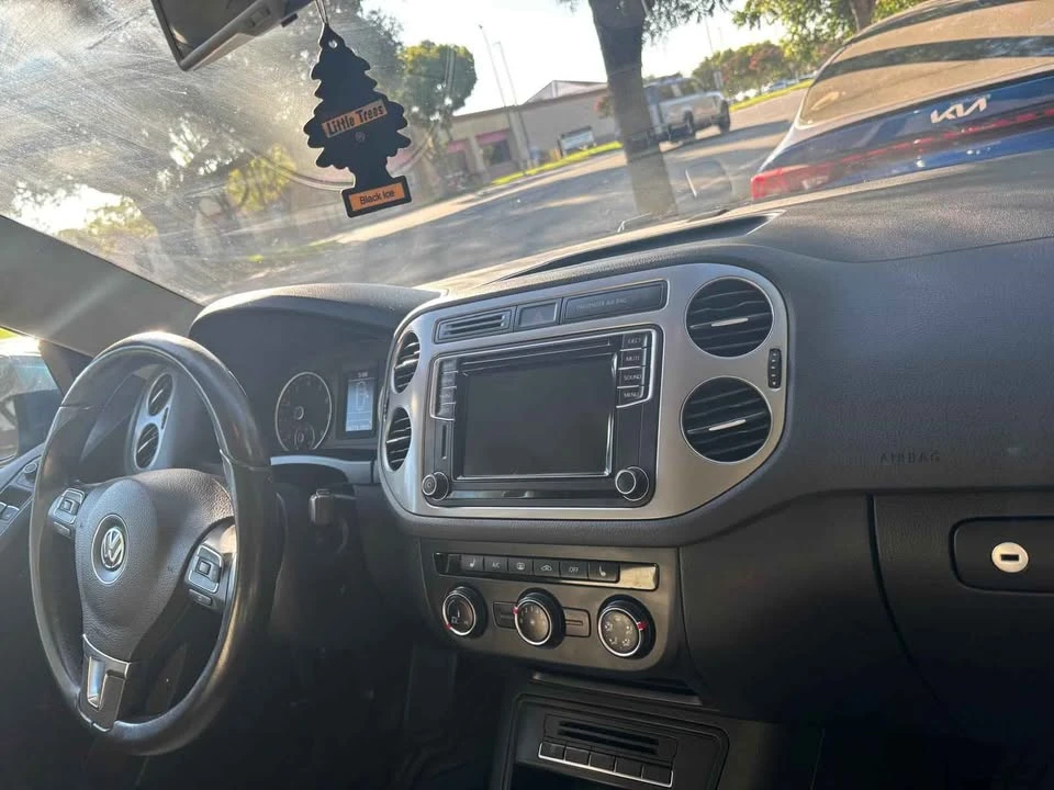 2016 Volkswagen Tiguan - Image 4 of 4