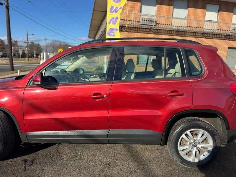 2016 Volkswagen Tiguan - Image 8 of 12