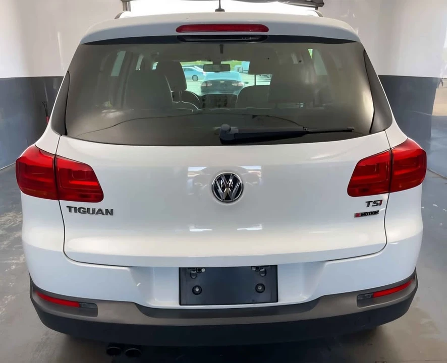 2016 Volkswagen Tiguan - Image 2 of 11