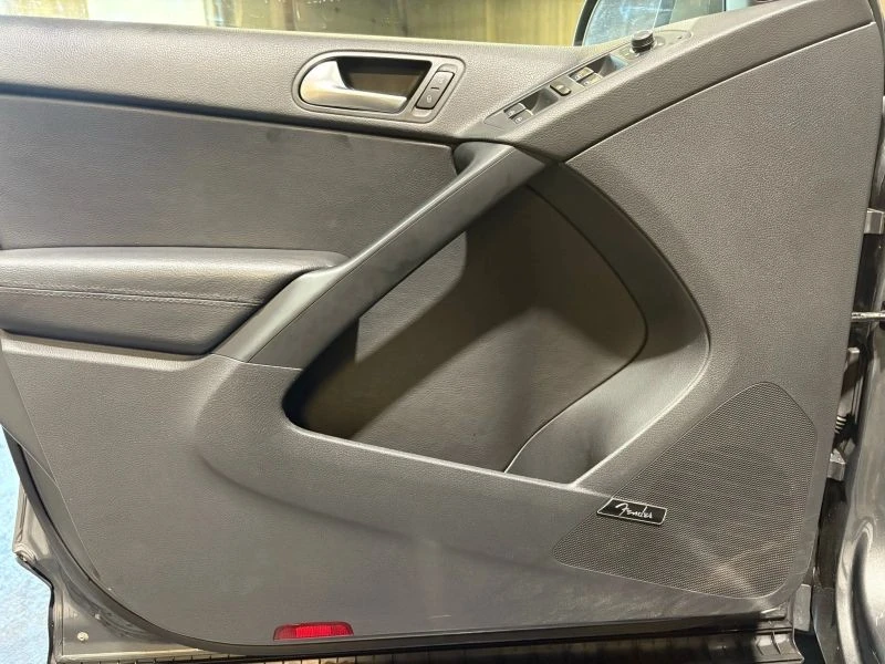 2016 Volkswagen Tiguan - Image 10 of 12