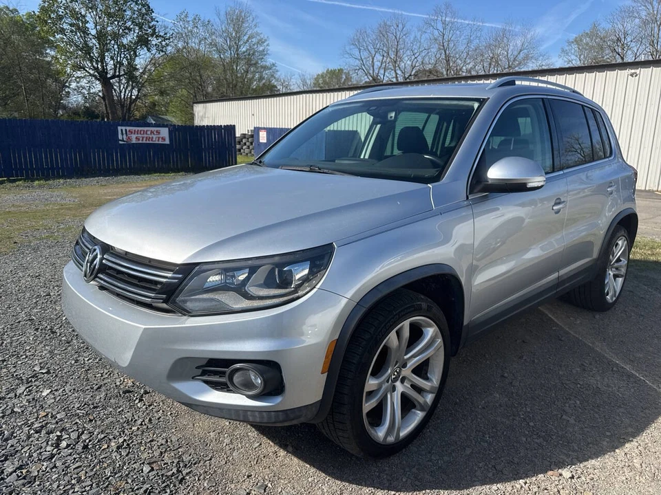2016 Volkswagen Tiguan - Image 2 of 7