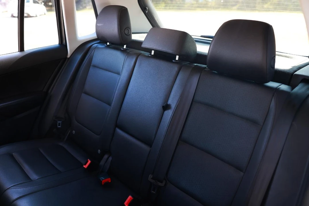 2016 Volkswagen Tiguan - Image 8 of 21