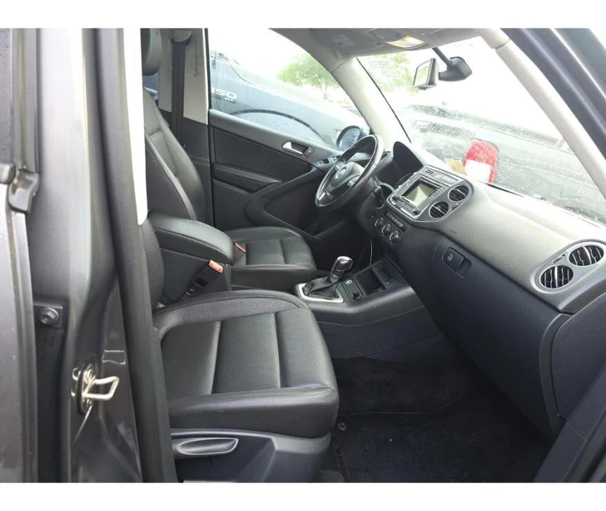 2016 Volkswagen Tiguan - Image 10 of 15