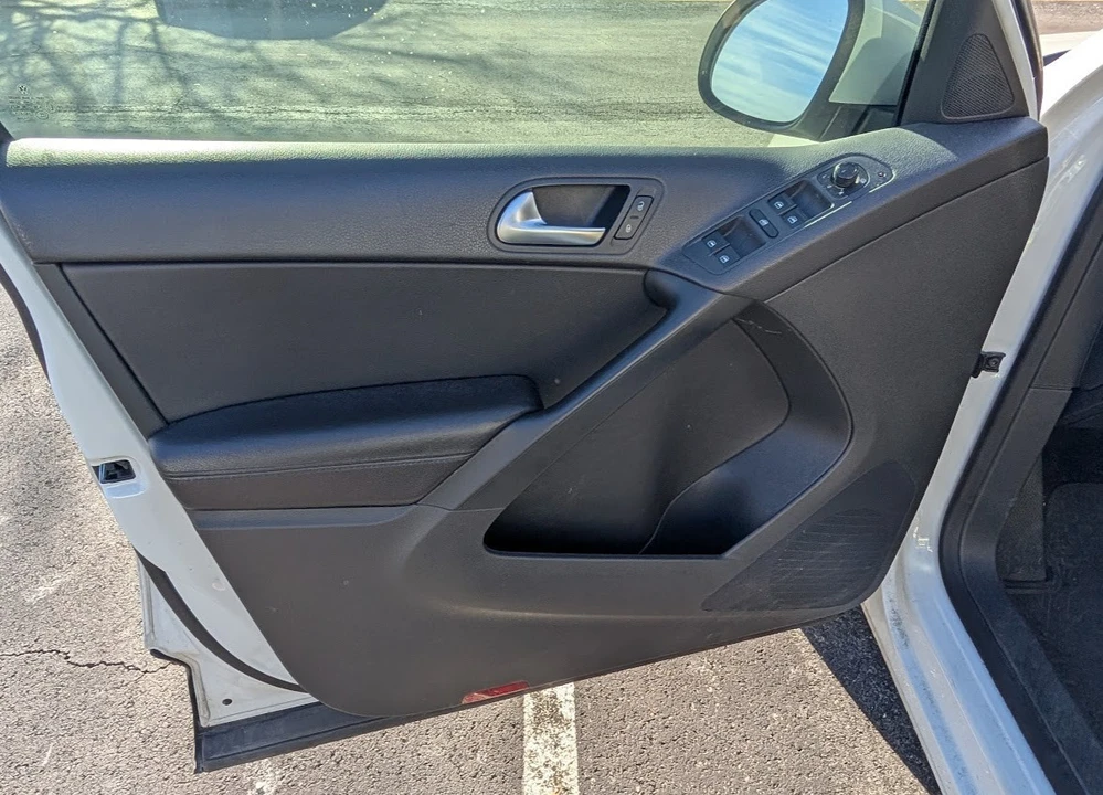 2016 Volkswagen Tiguan - Image 11 of 20